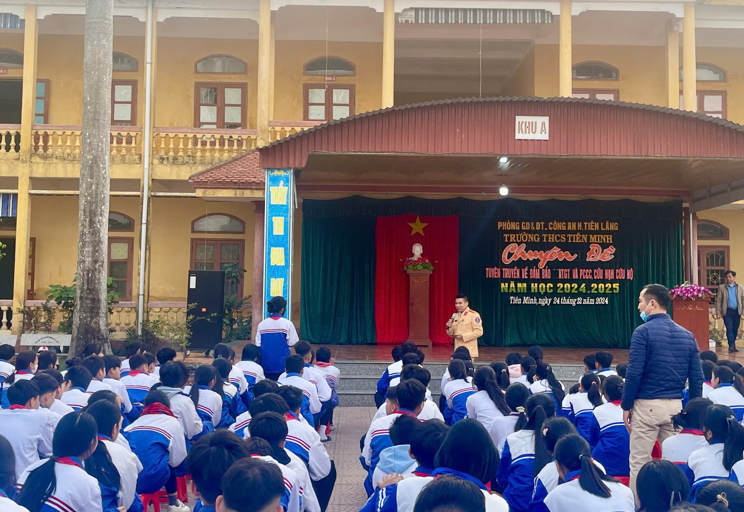 Công an Huyện Tiên Lãng tuyên truyền bảo đảm trật tự an toàn giao thông, phòng cháy chữa cháy và cứu hộ cứu nạn hộ tại trường THCS Tiên Minh